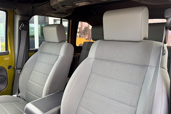 Jeep Wrangler Unlimited 3.8 Sahara , CRUISE CONTROLE, 4WD, AUTOMAAT, TREKHAAK, AIRCO, HARD EN SOFTTOP !, ONDERHOUDEN BIJ DE HAI, LAATSTE ONDERHOUD 9-2025 T.W.V. 3746,= EURO, RIJDT EN SCHAKELT ALS NIEUW, SUPER NETTE AUTO