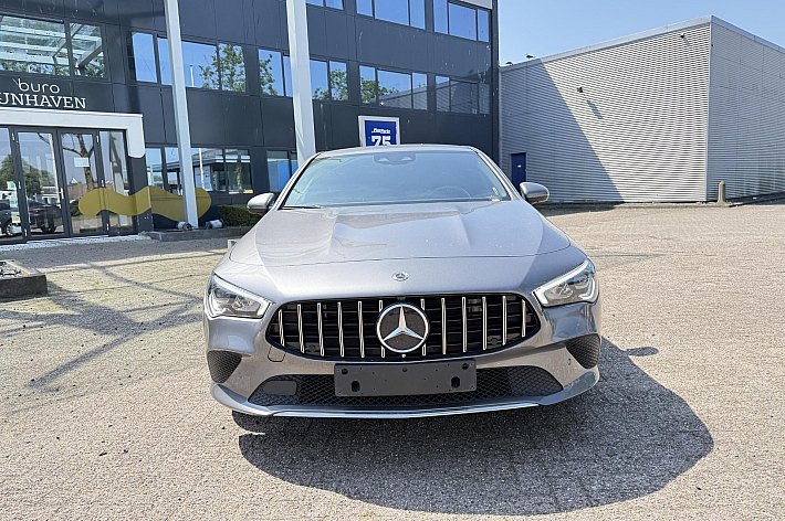 Mercedes-Benz CLA-Klasse 180 Business Solution Essential , 55.666 KM, GROOT DIGITAAl DASHBOARD, DEALERONDERHOUDEN, HANDGESCHAKELD, ZEER VEEL OPTIE’S, AUTOPAS AANWEZIG.