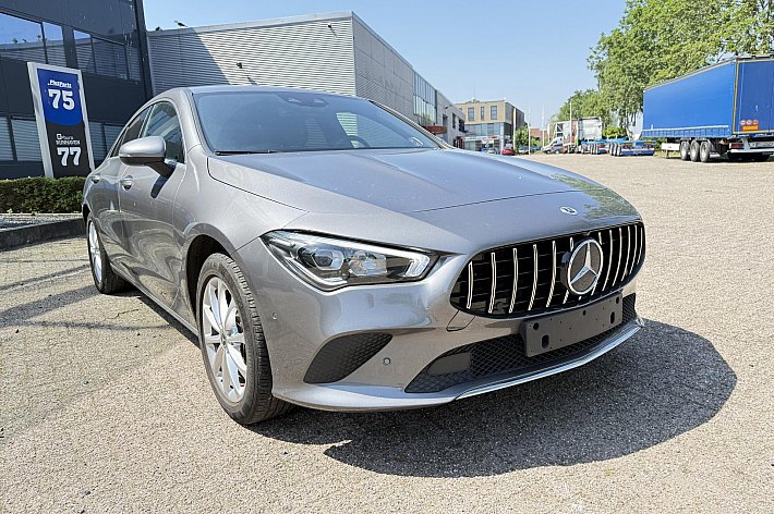 Mercedes-Benz CLA-Klasse 180 Business Solution Essential , 55.666 KM, GROOT DIGITAAl DASHBOARD, DEALERONDERHOUDEN, HANDGESCHAKELD, ZEER VEEL OPTIE’S, AUTOPAS AANWEZIG.