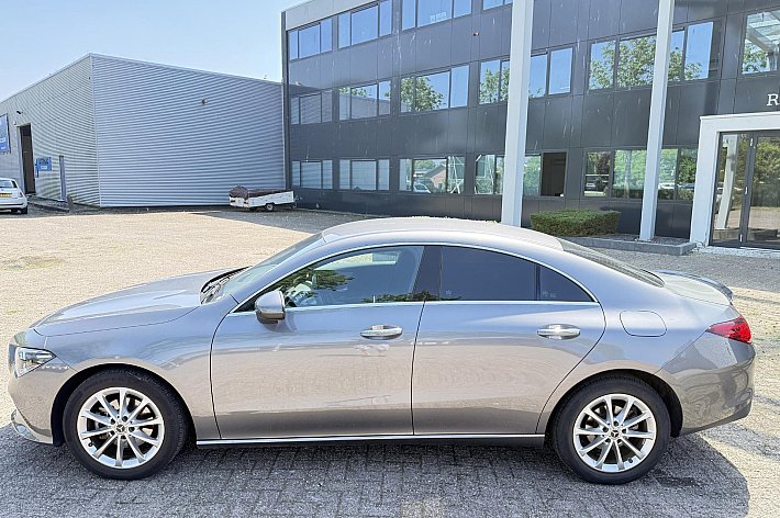 Mercedes-Benz CLA-Klasse 180 Business Solution Essential , 55.666 KM, GROOT DIGITAAl DASHBOARD, DEALERONDERHOUDEN, HANDGESCHAKELD, ZEER VEEL OPTIE’S, AUTOPAS AANWEZIG.