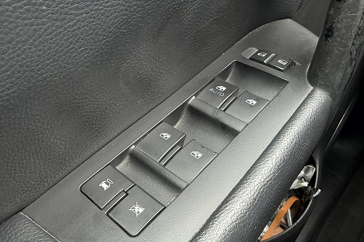 Chevrolet Captiva 3.2i Executive , AUTOMAAT, AWD, 7 PERS , AIRCO, LEDER, OPENDAK, ELECTR STOELEN, ELEC SPIEGELS EN RAMEN, AWD, TREKHAAK, BOEKJES AANWEZIG, 4WD