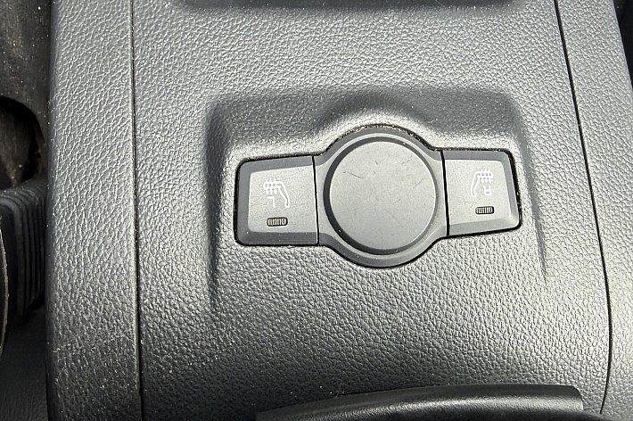Chevrolet Captiva 3.2i Executive , AUTOMAAT, AWD, 7 PERS , AIRCO, LEDER, OPENDAK, ELECTR STOELEN, ELEC SPIEGELS EN RAMEN, AWD, TREKHAAK, BOEKJES AANWEZIG, 4WD