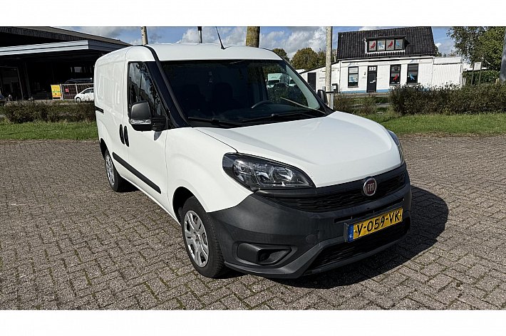 Fiat Doblò Cargo 1.6 MJ L1H1 ECO JET ,AIRCO, EURO 6, 3 PERSOONS, ELECTR RAMEN, NAVI, EURO 6, ACHTER DEUREN, NETJES ONDERHOUDEN, BTW AUTO, BOEKJES AANWEZIG