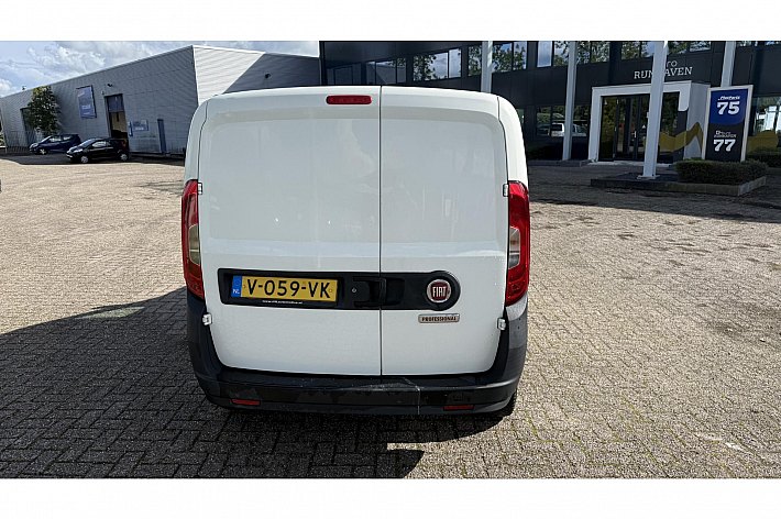Fiat Doblò Cargo 1.6 MJ L1H1 ECO JET ,AIRCO, EURO 6, 3 PERSOONS, ELECTR RAMEN, NAVI, EURO 6, ACHTER DEUREN, NETJES ONDERHOUDEN, BTW AUTO, BOEKJES AANWEZIG