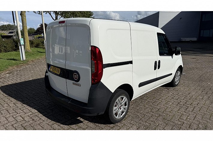 Fiat Doblò Cargo 1.6 MJ L1H1 ECO JET ,AIRCO, EURO 6, 3 PERSOONS, ELECTR RAMEN, NAVI, EURO 6, ACHTER DEUREN, NETJES ONDERHOUDEN, BTW AUTO, BOEKJES AANWEZIG