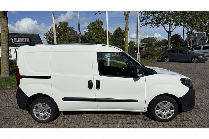 Fiat Doblò Cargo 1.6 MJ L1H1 ECO JET ,AIRCO, EURO 6, 3 PERSOONS, ELECTR RAMEN, NAVI, EURO 6, ACHTER DEUREN, NETJES ONDERHOUDEN, BTW AUTO, BOEKJES AANWEZIG