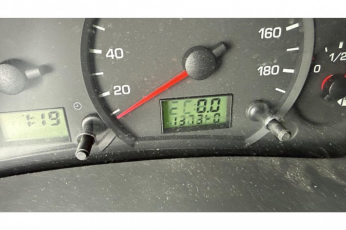 Ford Transit 300S 2.4TDdi , EXPORT, AUTOMAAT, 137.380 KM, HOGE UITVOERING, ROLSTOELLIFT, ELECTR VERSTELBARE STOEL, SCHUIFDEUR, OOK IDEAAL VOOR OMBOUW CAMPER, BIJ EXPORT BLIJFT LIFT ER IN, VOOR IN NL GAAT HIJ ER UIT !!!RIJDT EN SCHAKELT 100%