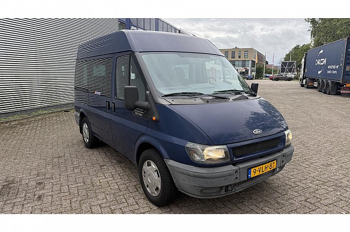 Ford Transit 300S 2.4TDdi , EXPORT, AUTOMAAT, 137.380 KM, HOGE UITVOERING, ROLSTOELLIFT, ELECTR VERSTELBARE STOEL, SCHUIFDEUR, OOK IDEAAL VOOR OMBOUW CAMPER, BIJ EXPORT BLIJFT LIFT ER IN, VOOR IN NL GAAT HIJ ER UIT !!!RIJDT EN SCHAKELT 100%