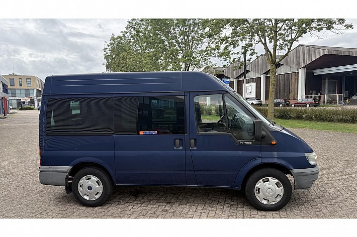 Ford Transit 300S 2.4TDdi , EXPORT, AUTOMAAT, 137.380 KM, HOGE UITVOERING, ROLSTOELLIFT, ELECTR VERSTELBARE STOEL, SCHUIFDEUR, OOK IDEAAL VOOR OMBOUW CAMPER, BIJ EXPORT BLIJFT LIFT ER IN, VOOR IN NL GAAT HIJ ER UIT !!!RIJDT EN SCHAKELT 100%